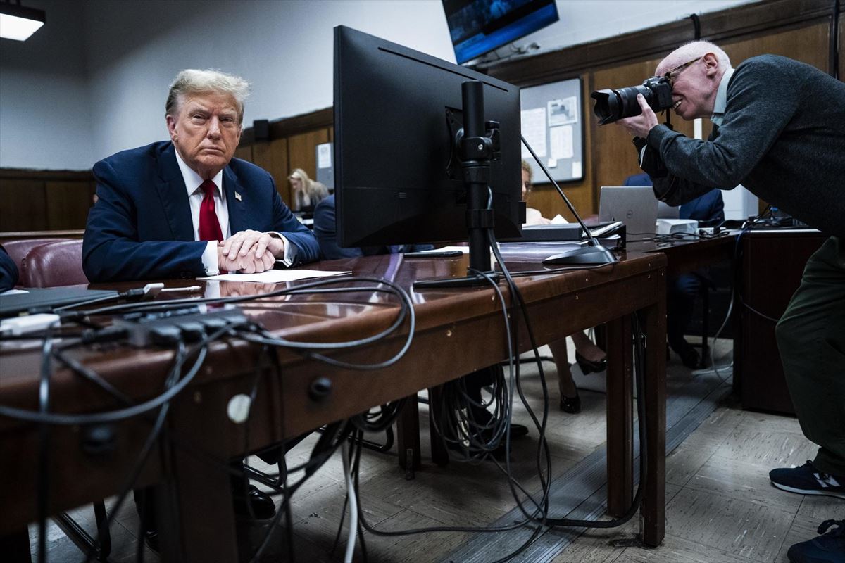 El expresidente estadounidense, Donald Trump, en el banquillo de los acusados. Foto: EFE