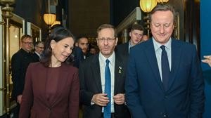 Cameronek aurreratu duenez, Israelek Iranen erasoari erantzutea erabaki du