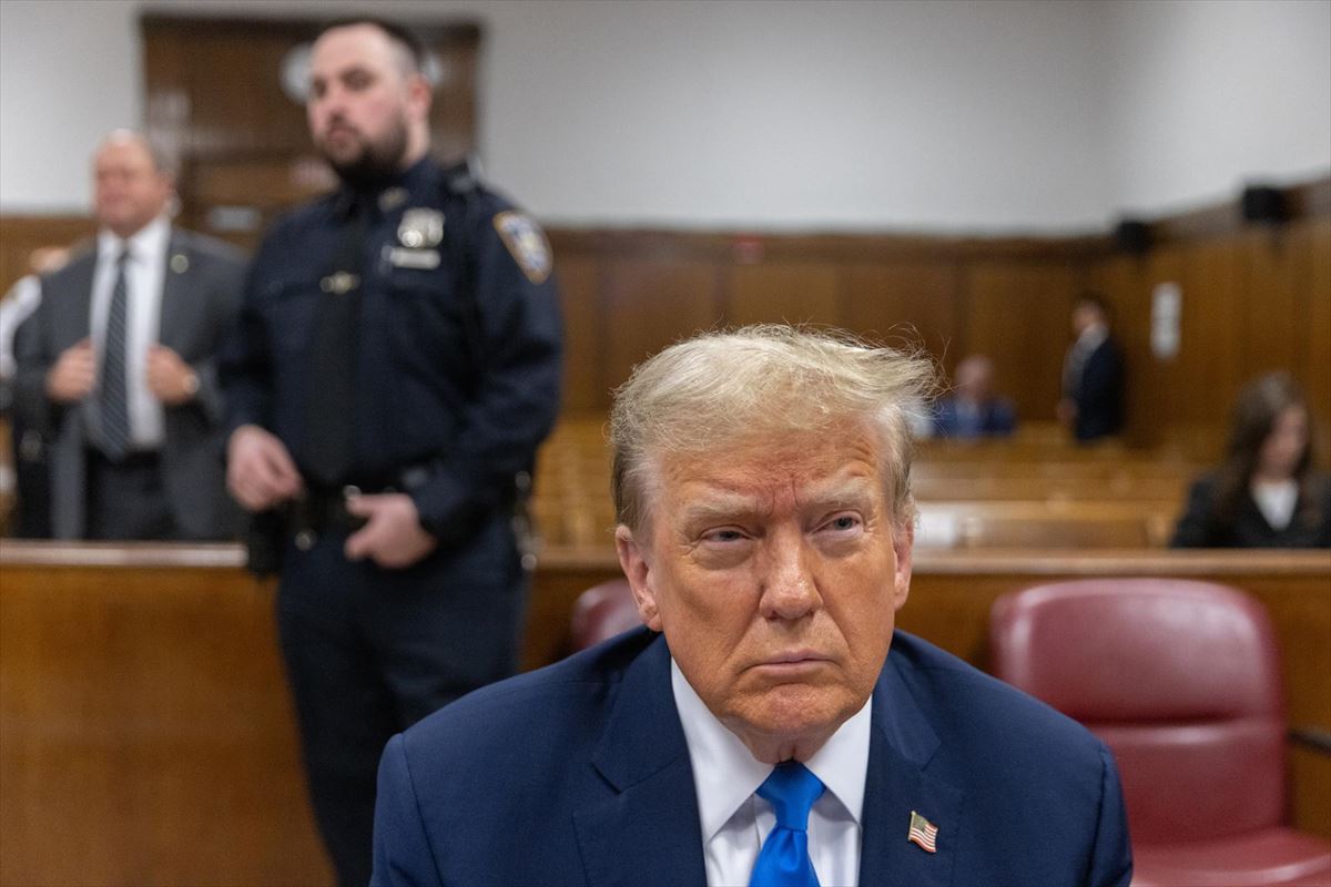 El expresidente estadounidense, Donald Trump, este jueves en el banquillo de los acusados. Foto: EFE