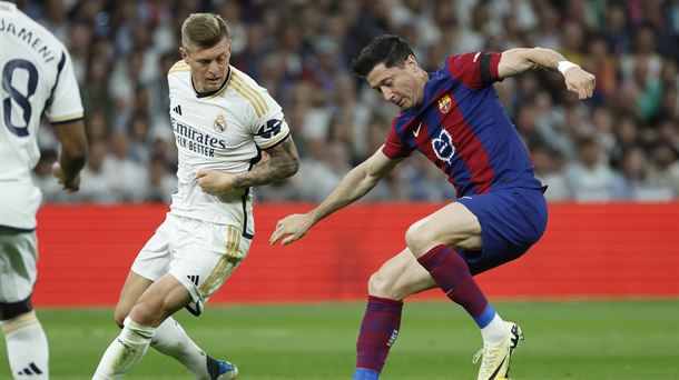 Kroos y Lewandowski, en el Real Madrid-Barcelona