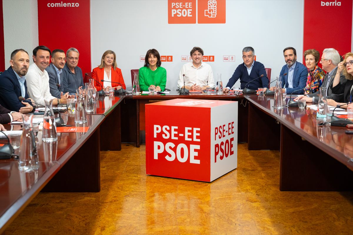 Dirección del PSE-EE, con Eneko Andueza en el centro. Foto: PSE-EE