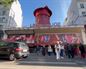 Las aspas del mítico cabaret Moulin Rouge de París se desploman de madrugada