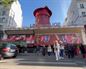 Parisko Moulin Rouge kabaret mitikoaren hegalak erori egin dira goizaldean