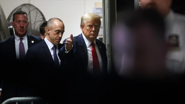 Supreme Court hearing on Trump’s immunity from prosecution begins