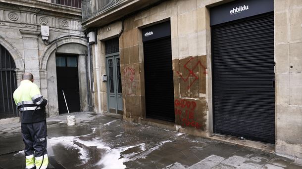 Pintadas en la sede de EH Bildu. Foto: EFE