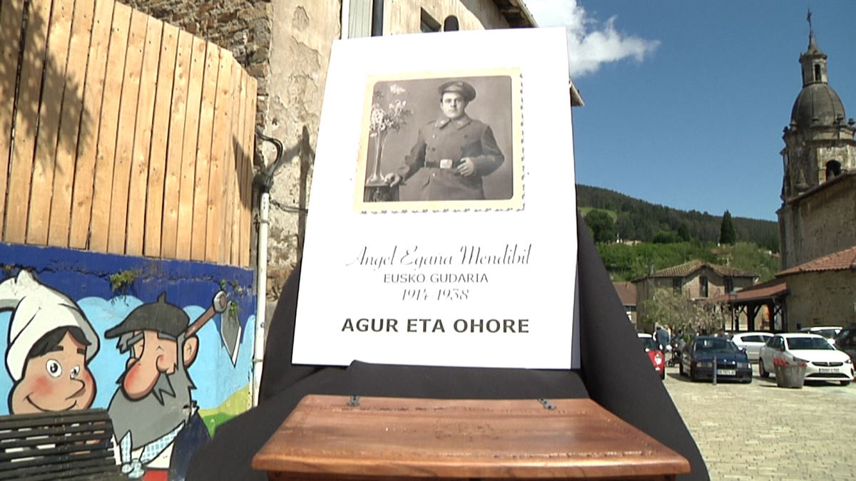 Gogora y el Ayuntamiento de Arrankudiaga celebran un acto en memoria del gudari Ángel Egaña