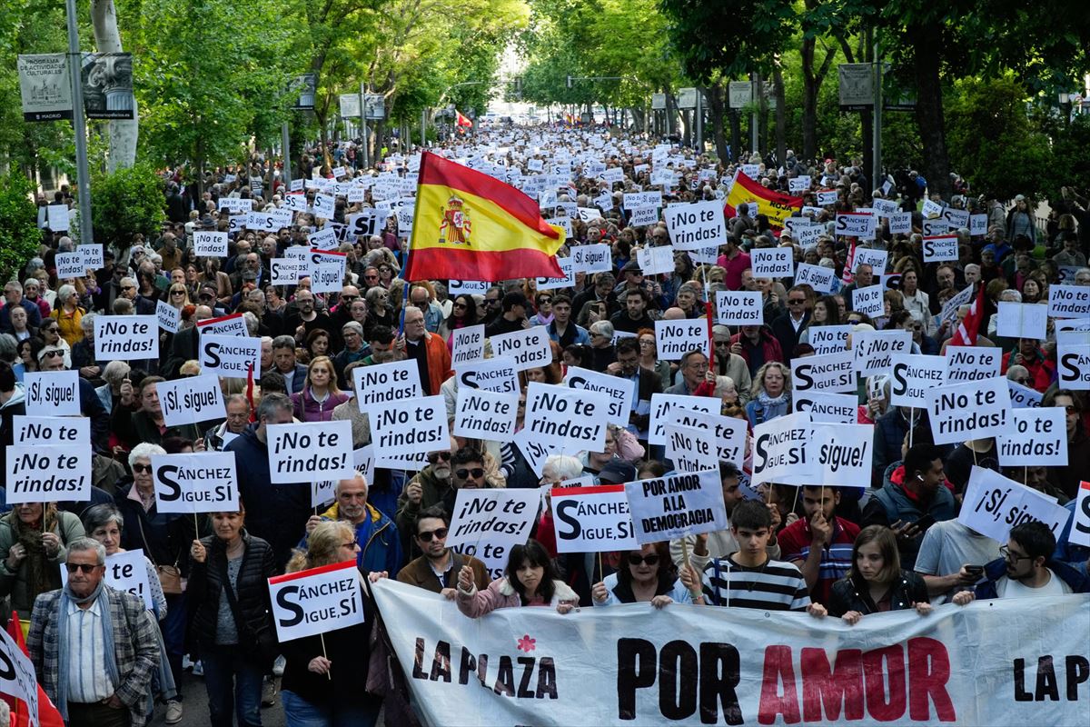 Manifestación a favor de Sánchez en Madrid. Foto: EFE