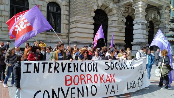 Protesta ante la Diputación de Bizkaia. Foto: LAB