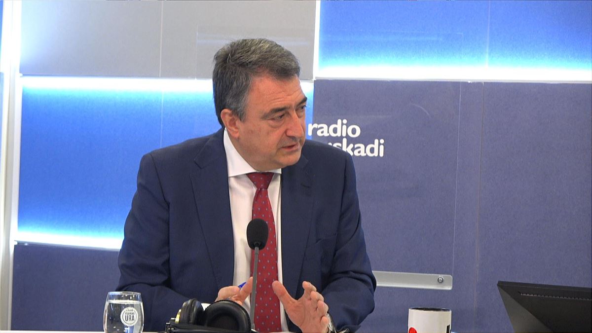 El portavoz parlamentario del PNV, Aitor Esteban, en Radio Euskadi