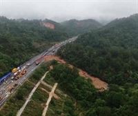 Al menos 48 personas han muerto y 30 han resultado heridas por el hundimiento de una carretera en China