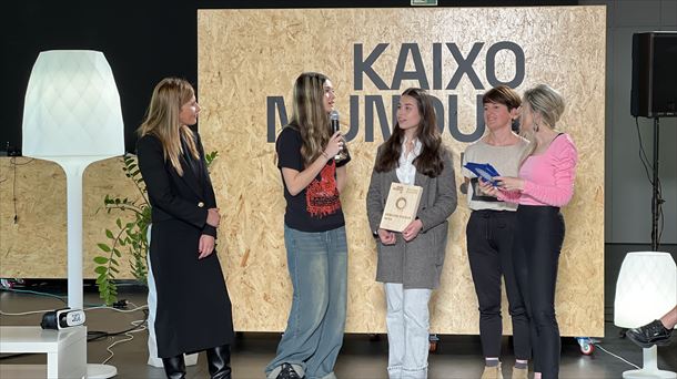 La sede de EITB en Bilbao acoge la entrega de premios del concurso Kaixomundua.eus de la fundación Puntueus 