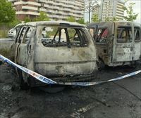 Investigan el incendio de cuatro coches en el barrio Olarizu de Vitoria-Gasteiz