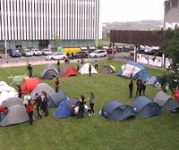 Comienza el montaje de la acampada a favor de Palestina en el campus de la UPV/EHU de Leioa