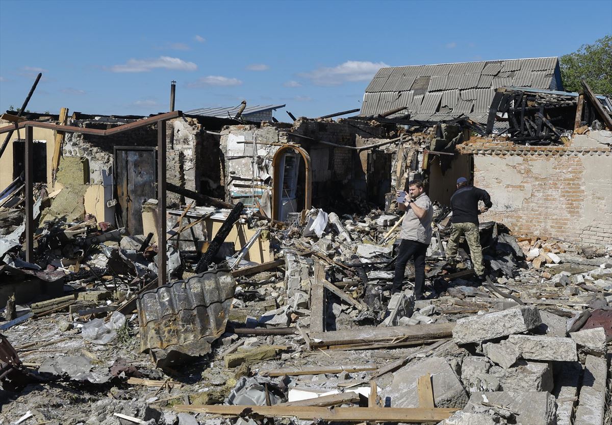 Construcciones dañadas tras un ataque ruso esta madrugada cerca de Kiev (Ucrania). Foto: EFE