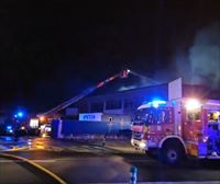 Un incendio quema una empresa en un pabellón industrial de Irun