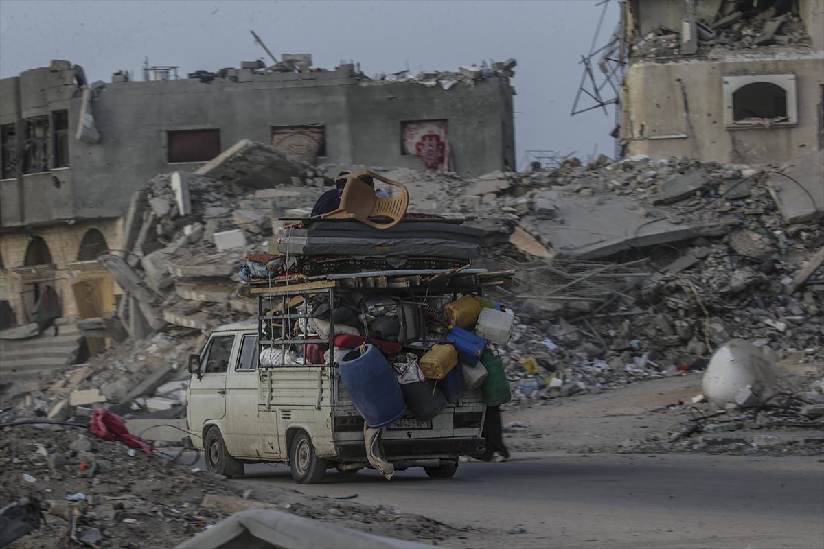 Gazatíes, forzados a dejar Rafah. EFE. 
