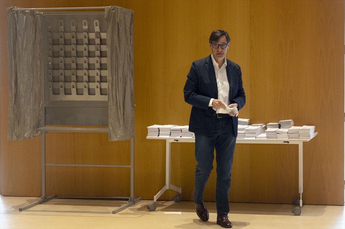 Salvador Illa durante la jornada electoral en Cataluña