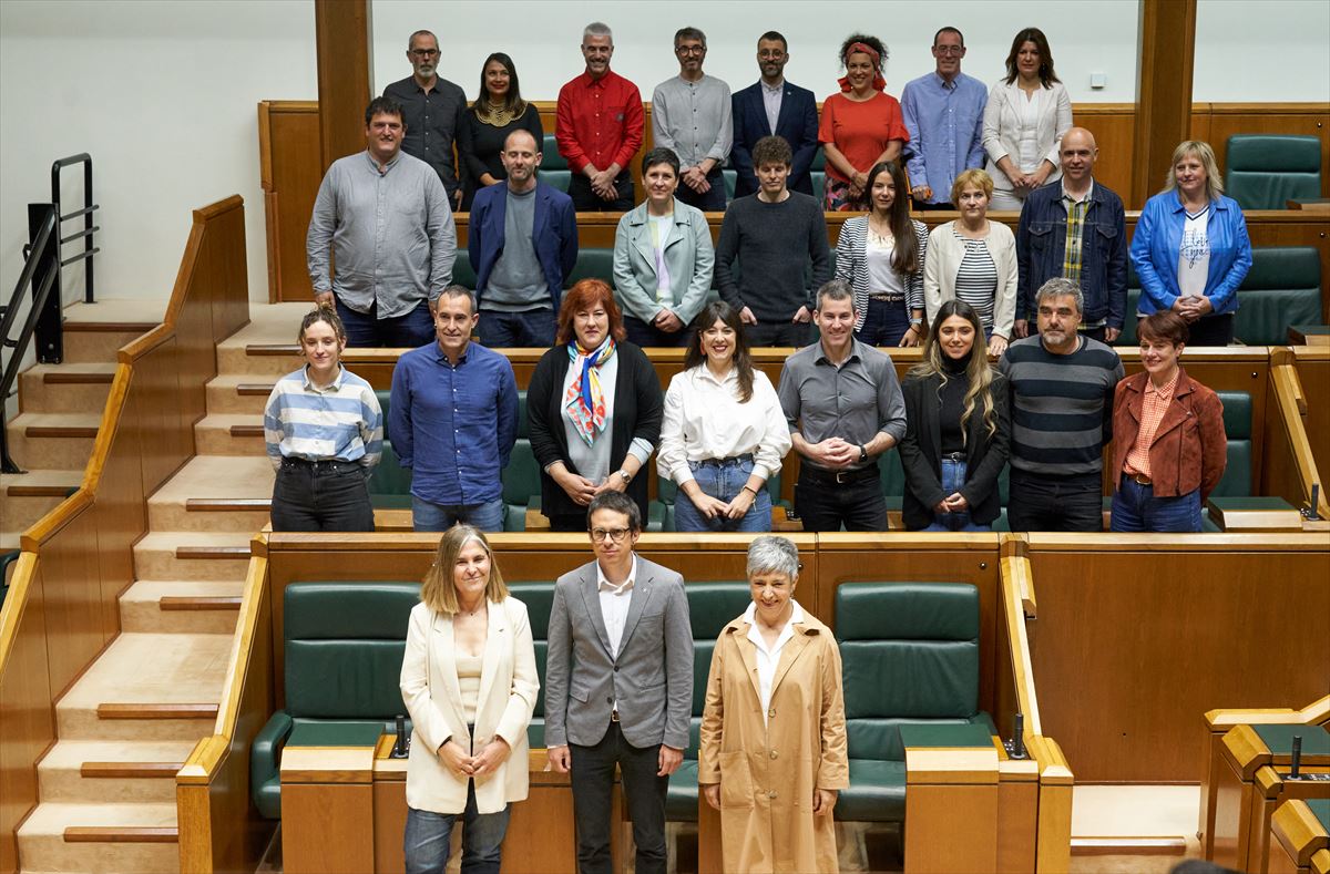 Los 27 parlamentarios de EH Bildu. EFE