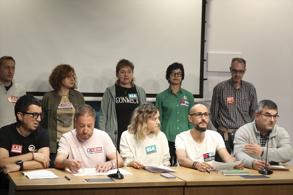 Rueda de prensa de los sindicatos de la Enseñanza de Iniciativa Social. Foto: EFE.