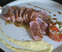 Degustamos el solomillo de atún con mayonesa de anchoas del restaurante Doze de Bilbao