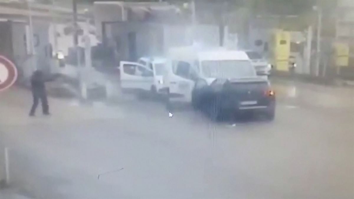 Momento del ataque. Imagen obtenida de un vídeo de Agencias.