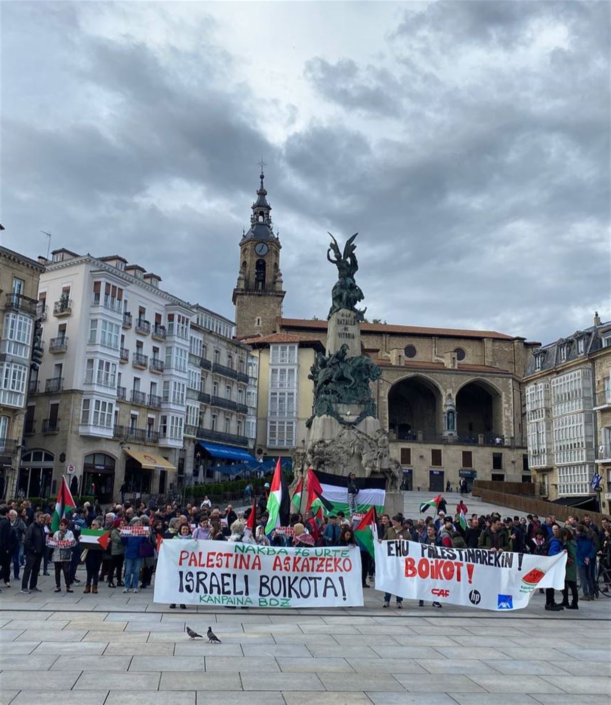 Concentración en la plaza de la Vírgen Blanca de Vitoria-Gasteiz. Imagen: BDZ