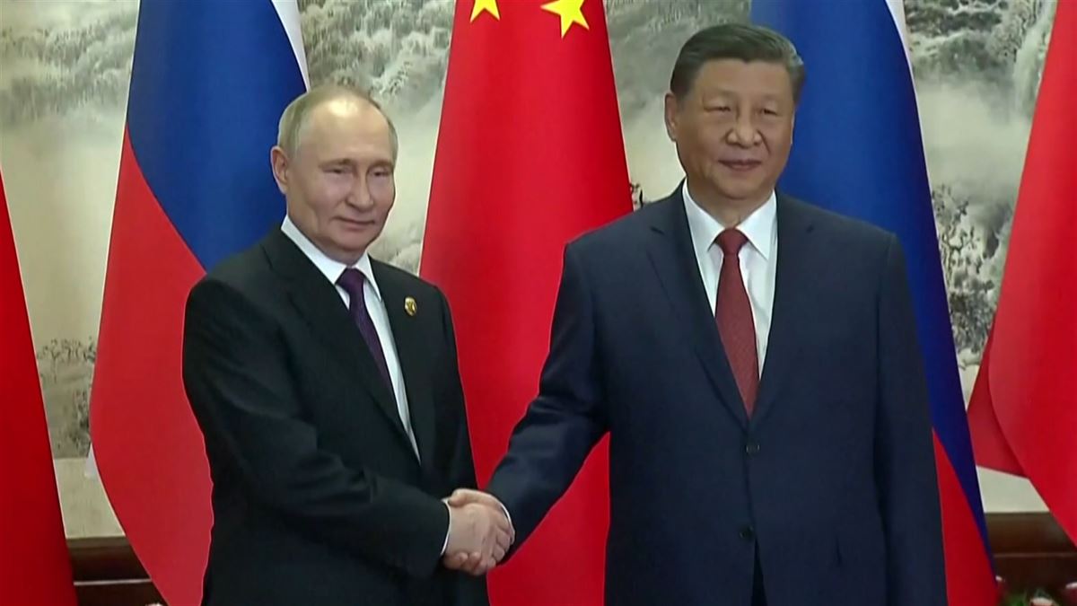 Vladimir Putin y Xi Jinping. Imagen obtenida de un vídeo de Agencias.