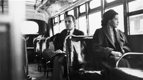 Rosa Parks, precursora de la lucha contra la segregación racial 