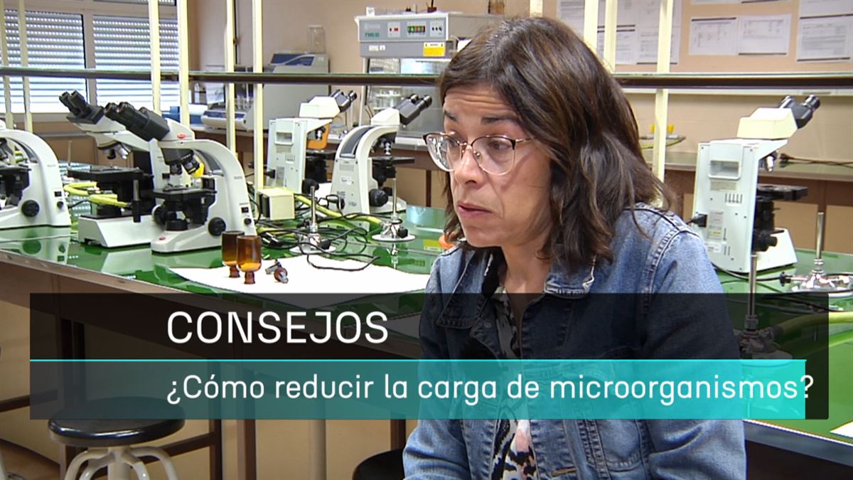 La microbióloga Irati Martínez Malax-Etxebarria nos ha dado algunos consejos. Foto: EITB Media.