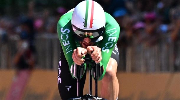Filippo Ganna vence en la segunda contrarreloj del Giro de Italia. Foto: EFE