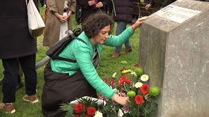 Galdakao recuerda con una ofrenda floral a las personas fallecidas en el bombardeo franquista de 1937