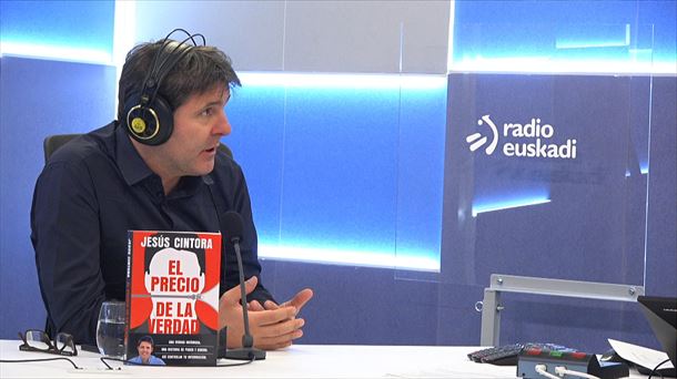 Cintora presenta su libro ''El precio de la verdad'' en Radio Euskadi