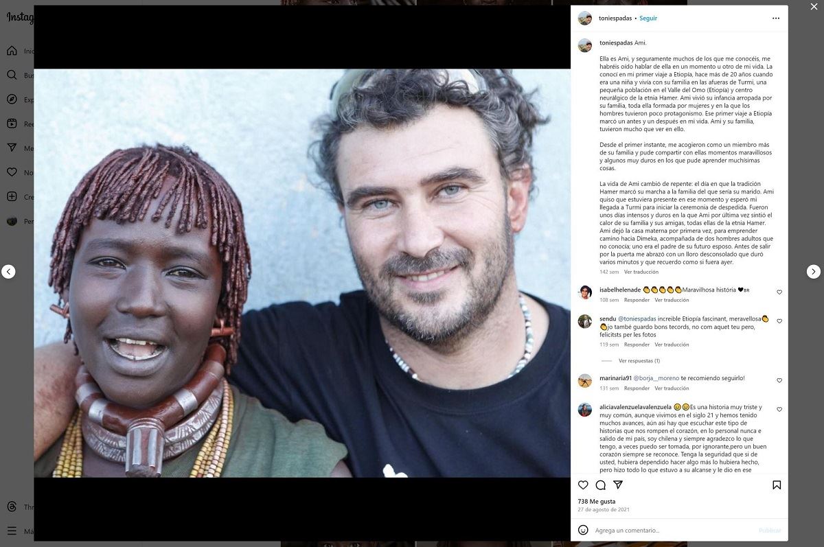 Foto tomada de la cuenta en Instagram de Toni Espadas donde aparece junto a una joven en Etiopía