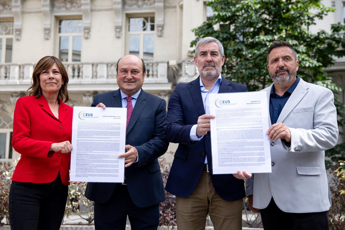 Firma del 'Manifiesto por una Europa solidaria' en Madrid. Foto: EFE