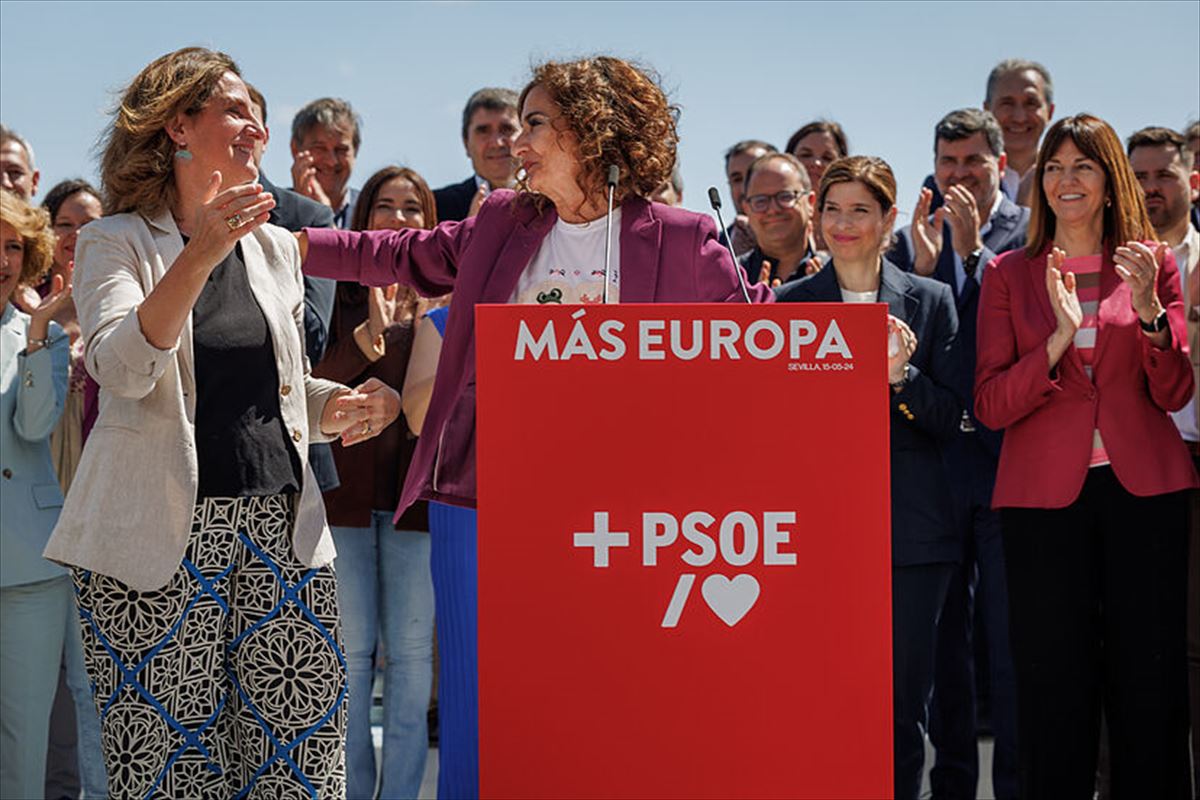 Maria Jesus Montero eta Teresa Ribera, aurreko astean, PSOEk zerrendaren aukezpenean. 