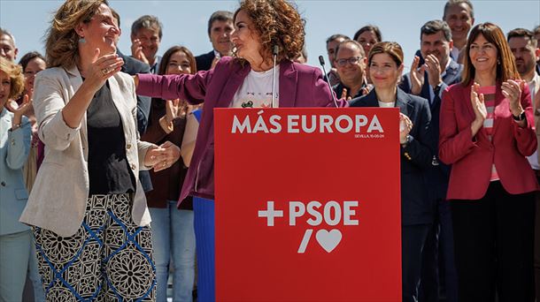 María Jesús Montero y Teresa Ribera en la presentación de la lista del PSOE a las europeas