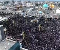 Decenas de miles de personas participan en los actos fúnebres del presidente iraní Ebrahim Raisi en Mashhad