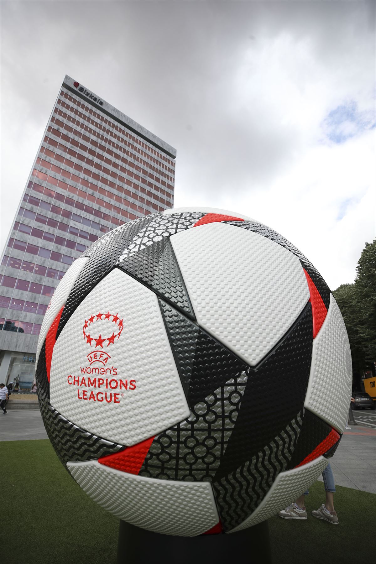 Balón oficial de la final de UEFA Women's Champions League 2024. FOTO:EFE