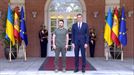 Pedro Sánchez recibe a Volodímir Zelenski en el Palacio de la Moncloa