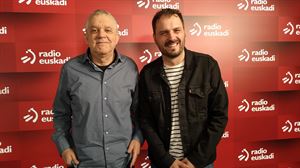 El músico Juan Carlos Pérez y el escritor Kirmen Uribe creadores de la ópera 'Saturraran'