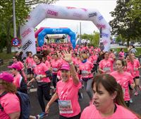 Una marea rosa de 3000 mujeres corre por Vitoria-Gasteiz en apoyo a la lucha contra el cáncer