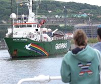 El 'Arctic Sunrise' de Greenpeace llega a Bilbao con visitas al barco, talleres y música 