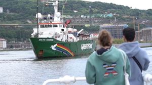Greenpeaceko 'Arctic Sunrise' ontzia Bilbon porturatu da