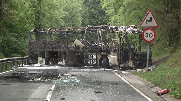 Kiskalitako autobusa. EITB Mediaren bideo batetik ateratako irudia.