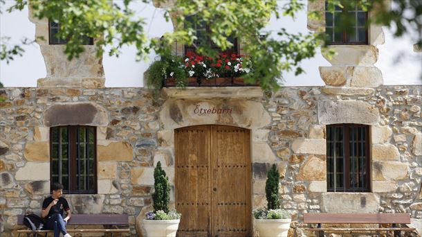 Bittor Arguinzoniz, chef del Asador Etxebarri, con las manos heladas tras tantas horas lejos de la parrilla
