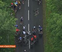 Remco Evenepoel implicado en una dura caída en la 5ª etapa del Critérium du Dauphiné