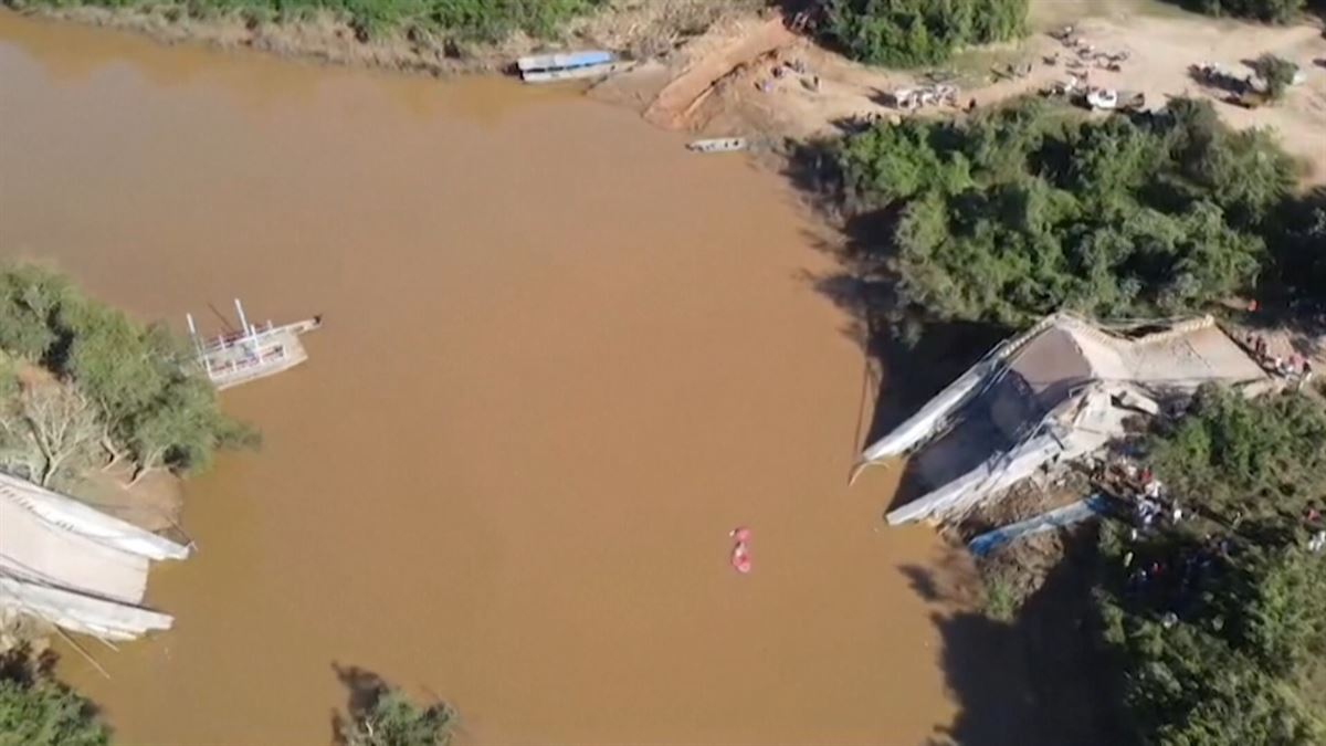 El puente que ha caído. Imagen obtenida de un vídeo de EITB Media.