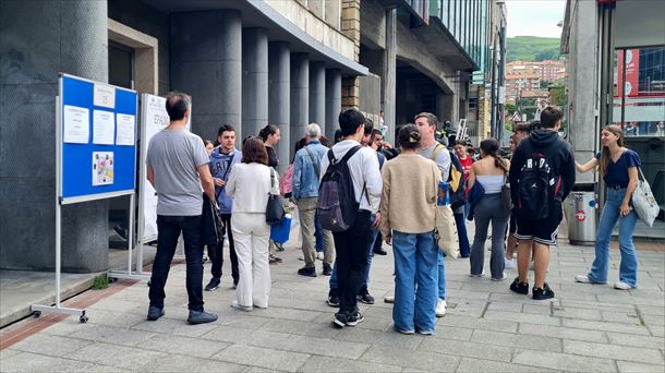 Estudiantes que realizan estos días la prueba de acceso a la universidad, en Sarriko. Foto: EITB MEDIA