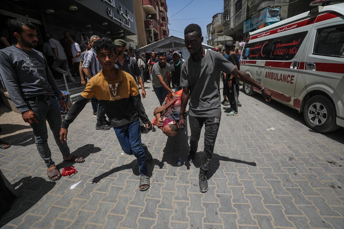 Una ola de bombardeos israelíes en el centro de Gaza deja al menos 150 muertos 