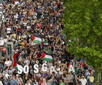 Manifestazio jendetsuak egin dituzte Bilbon eta Iruñean Europari eskatzeko Gazako gerran lagun ez dezala